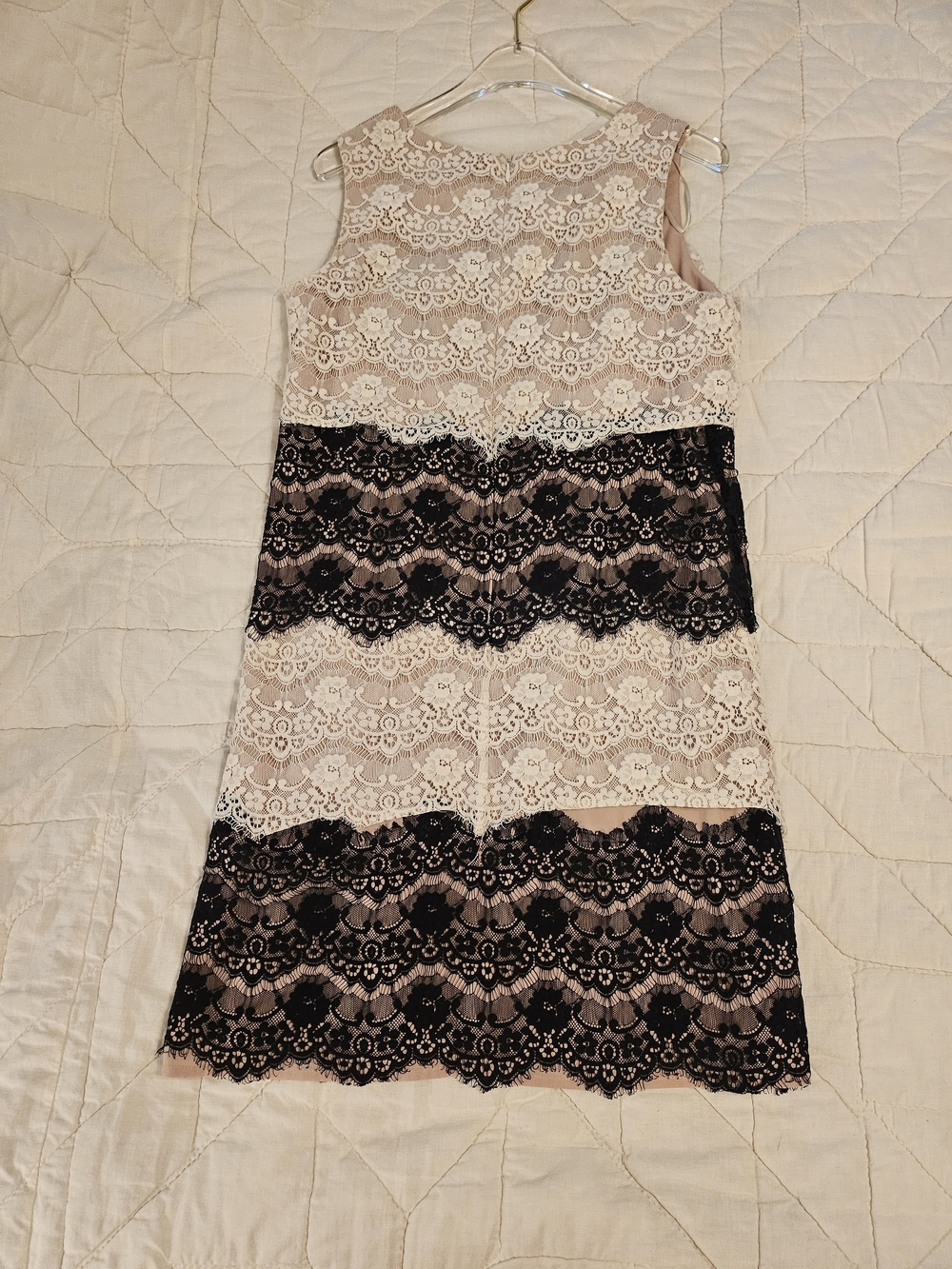 Jessica Simpson Sleeveless  Two Tone Lace Dress- Size 4 - Picture 2 of 10
